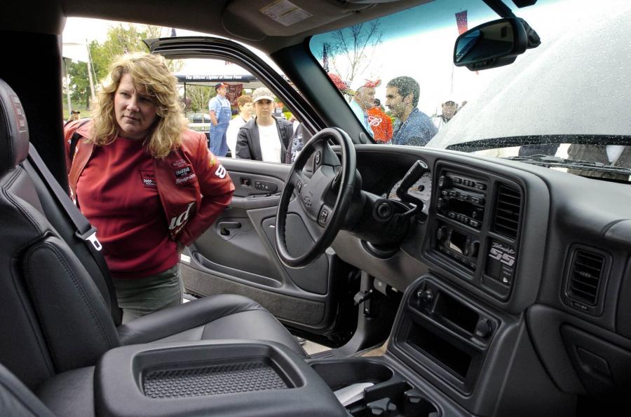  Chevrolet Silverado Intimidator SS 2006 года  (фото 4 из 18)
